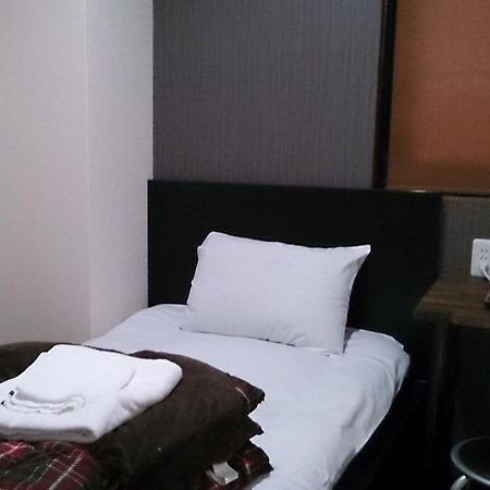สเตย์ 30 - สำหรับผู้ชายเท่านั้น Hotel ฟูกุโอกะ ภายนอก รูปภาพ
